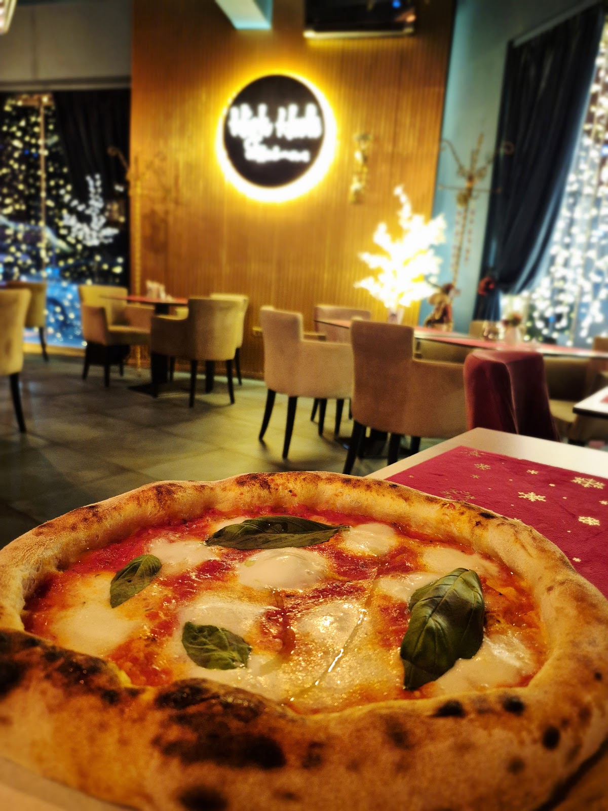 High Heels Cafe & Pizza